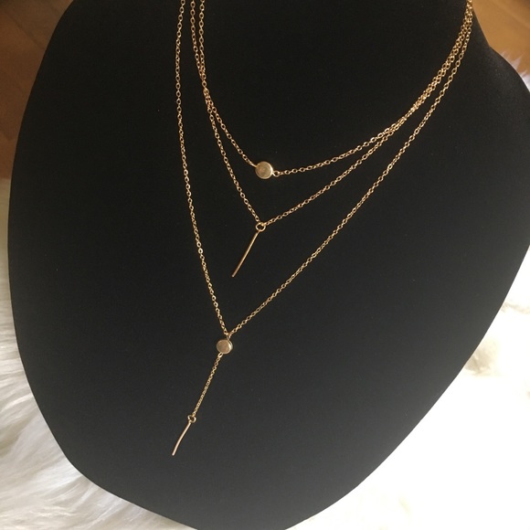 Super trendy multilayer Gold tone necklace - Picture 4 of 7